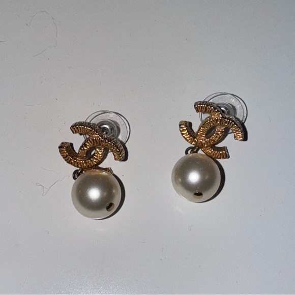 Chanel CC Pearl Drop Stud Earrings - Picture 1 of 7